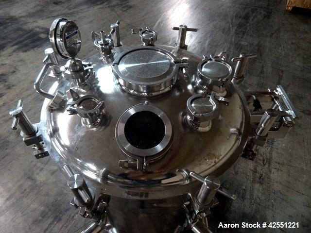 Used Feldmeier Receiver Tank, 60 Gallon, Stainless Steel. 24" Diameter x 30" straight side. Hinged dished top with assist, dished bottom. Internal rated 50 psi at 300 degrees F. Bottom mounted magnet...