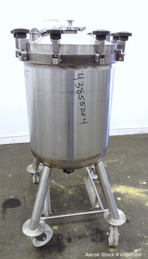 Used Feldmeier Pressure Tank, 40 Gallon, 316L Stainless Steel, Vertical. Approximately 22” diameter x 25” straight side, slight dished clamp-on top, dished bottom.  Internal rated 30/full vacuum at -...