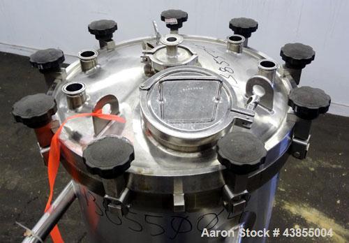 Used Feldmeier Pressure Tank, 40 Gallon, 316L Stainless Steel, Vertical. Approximately 22” diameter x 25” straight side, slight dished clamp-on top, dished bottom.  Internal rated 30/full vacuum at -...
