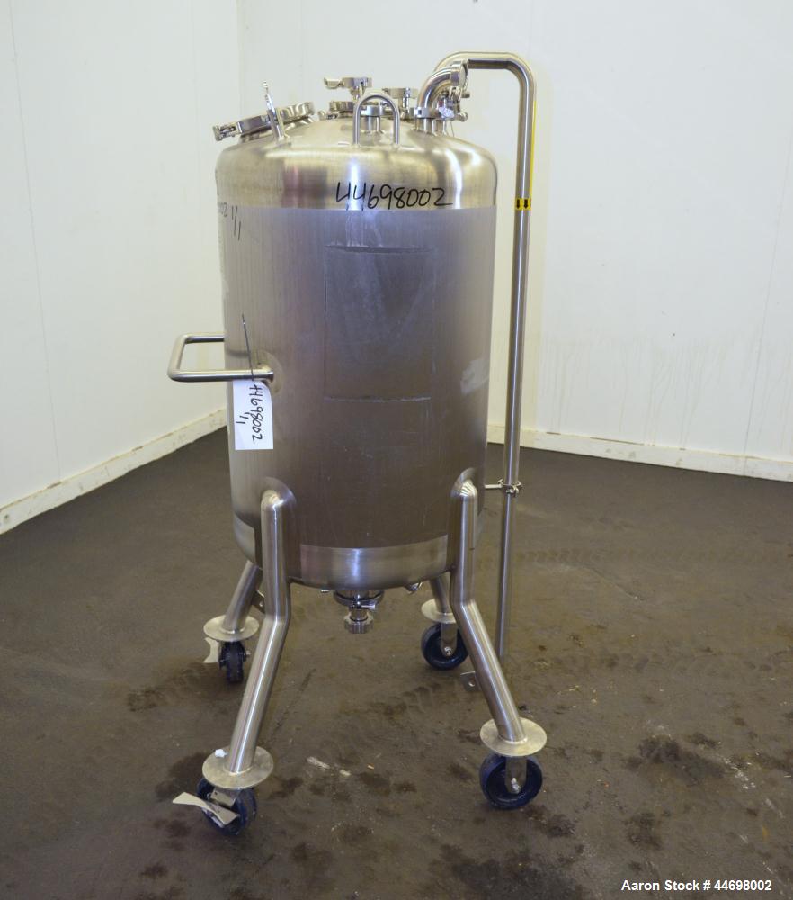 Used Feldmeier Pressure Tank, 200 liter (52.8 gallon), 316 L stainless steel, vertical. Approximately 24" diameter x 30" straight side, dished top and bottom.  Internal rated 50 psi/full vacuum at -2...