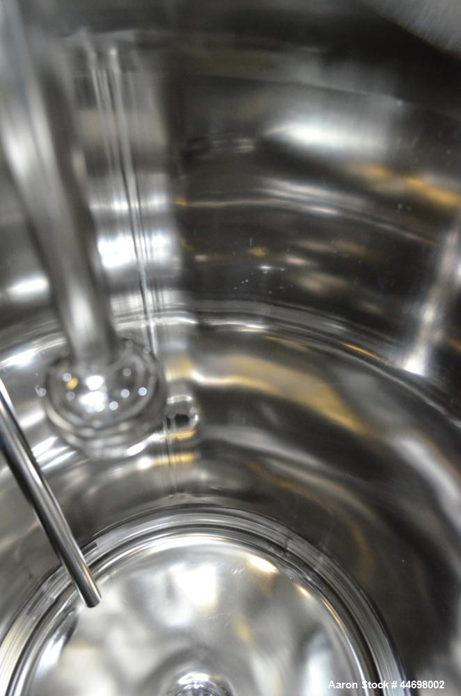 Used Feldmeier Pressure Tank, 200 liter (52.8 gallon), 316 L stainless steel, vertical. Approximately 24" diameter x 30" straight side, dished top and bottom.  Internal rated 50 psi/full vacuum at -2...
