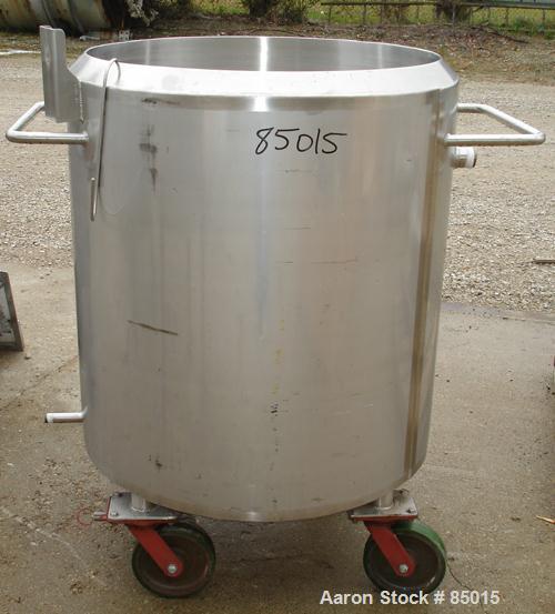 Used- Feldmeier Kettle, 125 Gallon, 316 Stainless Steel. 31-1/2" diameter x 35" straight side. Flat top with bifold cover, 2...