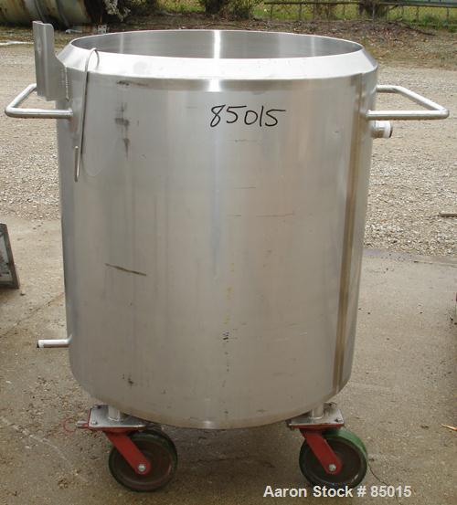 Used Feldmeier Kettle, 125 Gallon, 316 Stainless Steel. 31-1/2" diameter x 35" straight side. Flat top with bifold cover, 2" slope bottom with a 1" National Pipe Thread side bottom outlet. Jacket rat...