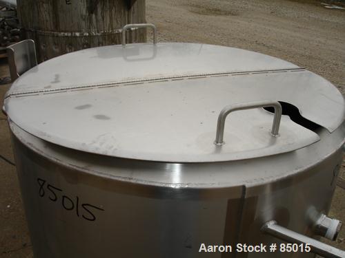 Used Feldmeier Kettle, 125 Gallon, 316 Stainless Steel. 31-1/2" diameter x 35" straight side. Flat top with bifold cover, 2" slope bottom with a 1" National Pipe Thread side bottom outlet. Jacket rat...