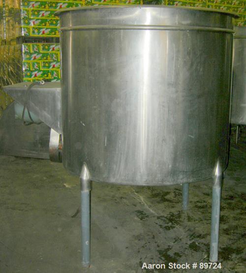 USED: Filpaco tank, 425 gallon, 304 stainless steel, vertical. 52" diameter x 47" straight side, open top with a 2 piece cov...