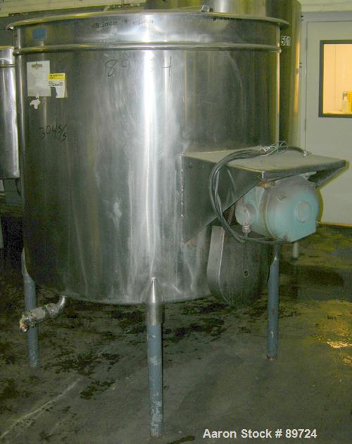 USED: Filpaco tank, 425 gallon, 304 stainless steel, vertical. 52" diameter x 47" straight side, open top with a 2 piece cover, sloped bottom. 1-1/2" off center bottom outlet. Side bottom 3 blade agi...