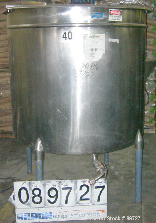 USED: Filpaco tank, 425 gallon, 304 stainless steel, vertical. 52" diameter x 47" straight side, open top with a 2 piece cover, sloped bottom. 1-1/2" off center bottom outlet. Side bottom 3 blade agi...