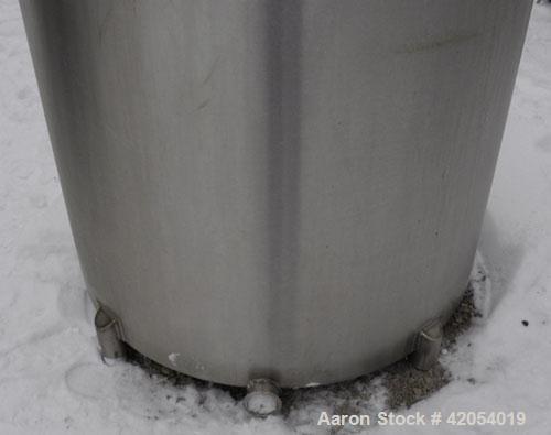 Used General Oil Equipment Company Tank, 200 gallon, 316 stainless steel, vertical. 37-1/2" diameter x 44" straight side, 1/2 open top with a (1) piece cover, flat bottom. 2-1/2" sanitary side bottom...