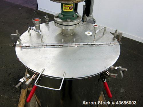 Used Graco Mixing System consisting of: (1) 45 Gallon Stainless Steel Graco Tan