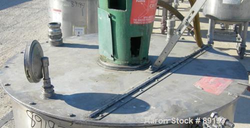 USED: Graco tank, 100 gallon, 304 stainless steel, vertical. 30" diameter x 20" straight side. Flat bolt on top with 1/4 hinged cover, dish bottom. Top entering Lightnin agitator, model XJCK-43. 1" d...