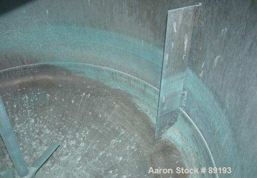 USED: Graco tank, 100 gallon, 304 stainless steel, vertical. 30" diameter x 20" straight side. Flat bolt on top with 1/4 hinged cover, dish bottom. Top entering Lightnin agitator, model XJCK-43. 1" d...