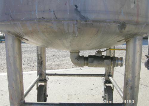USED: Graco tank, 100 gallon, 304 stainless steel, vertical. 30" diameter x 20" straight side. Flat bolt on top with 1/4 hinged cover, dish bottom. Top entering Lightnin agitator, model XJCK-43. 1" d...