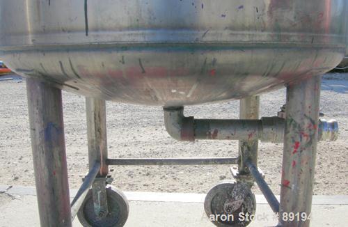 USED: Graco tank, 100 gallon, 304 stainless steel, vertical. 30" diameter x 20" straight side. Flat bolt on top with 1/4 hinged cover, dish bottom. Top entering Lightnin agitator, model XJCK-43. 1" d...