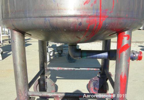 USED: Graco tank, 100 gallon, 304 stainless steel, vertical. 30" diameter x 20" straight side. Flat bolt on top with 1/4 hinged cover, dish bottom. Top entering Lightnin agitator, model XJCK-43. 1" d...