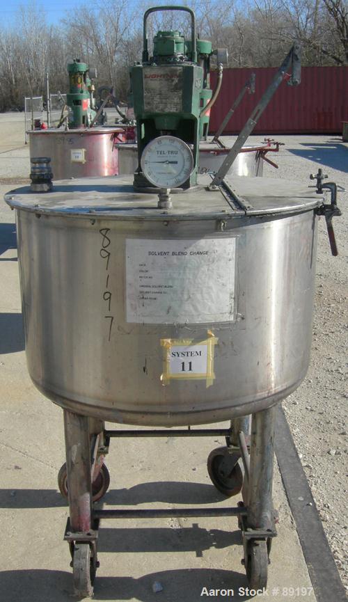USED: Graco tank, 100 gallon, 304 stainless steel, vertical. 30" diameter x 20" straight side. Flat bolt on top with 1/4 hinged cover, dish bottom. Top entering air operated Lightnin agitator, model ...