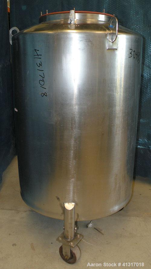 Used Groen Pressure Tank, Model 120 GAL SP, 120 Gallon, 304 Stainless Steel, Vertical.  30" diameter x 38" straight side. Dish top and bottom. Internal rated 25 psi at 300 deg F. Openings: top 15" ma...