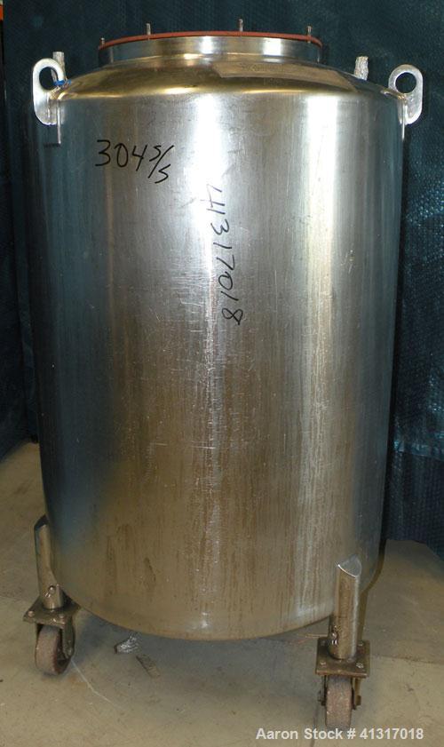 Used Groen Pressure Tank, Model 120 GAL SP, 120 Gallon, 304 Stainless Steel, Vertical.  30" diameter x 38" straight side. Dish top and bottom. Internal rated 25 psi at 300 deg F. Openings: top 15" ma...