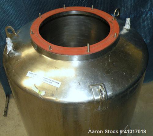 Used Groen Pressure Tank, Model 120 GAL SP, 120 Gallon, 304 Stainless Steel, Vertical.  30" diameter x 38" straight side. Dish top and bottom. Internal rated 25 psi at 300 deg F. Openings: top 15" ma...