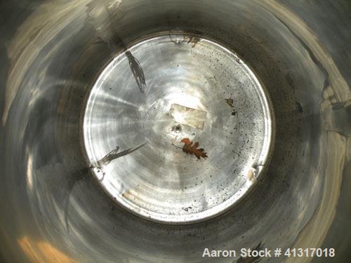 Used Groen Pressure Tank, Model 120 GAL SP, 120 Gallon, 304 Stainless Steel, Vertical.  30" diameter x 38" straight side. Dish top and bottom. Internal rated 25 psi at 300 deg F. Openings: top 15" ma...