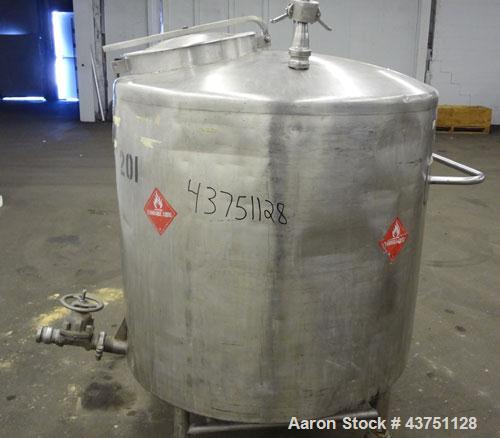 Used Groen Tank, 200 Gallons, 304 Stainless Steel, Vertical. 42" Diameter x 35" straight side. Dished top, 1" sloped bottom.Openings top 16" manway with cover; approximate 2-1/2" side bottom outlet.M...