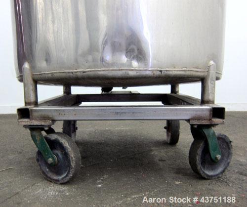 Used Groen Tank, 200 Gallon, 304 Stainless Steel, Vertical.  38" Diameter x 47" straight side.  Bolt-on hinged top cover, 1" sloped bottom.  Clamp-on Lightnin air operated agitator, model NAG-33.  3/...