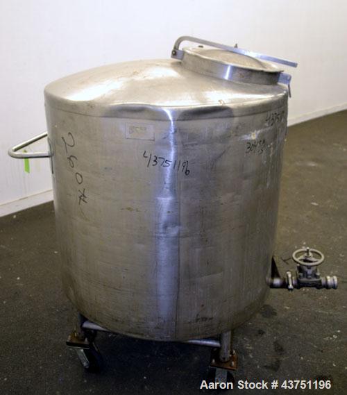 Used Groen Tank, 200 Gallon, 304 Stainless Steel, Vertical.42" Diameter x 35" straight side.Dished top, 1" sloped bottom.Openings:top 16" manway with cover; approximately 2-1/2" side bottom outlet.Mo...