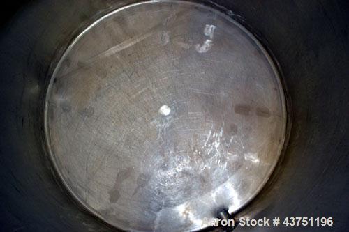 Used Groen Tank, 200 Gallon, 304 Stainless Steel, Vertical.42" Diameter x 35" straight side.Dished top, 1" sloped bottom.Openings:top 16" manway with cover; approximately 2-1/2" side bottom outlet.Mo...