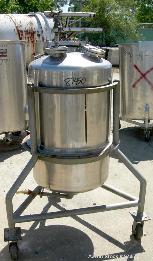 Used Groen Pressure Tank, 60 Gallon, 316 Stainless Steel, Vertical. 24" Diameter x 34" straight side, dish top and bottom. Internal rated 25 psi at 650 deg F. Openings: top (2) 2", 10" with a 4" sigh...
