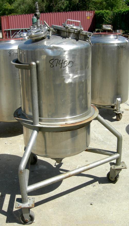 Used Groen Pressure Tank, 60 Gallon, 316 Stainless Steel, Vertical. 24" Diameter x 34" straight side, dish top and bottom. Internal rated 25 psi at 650 deg F. Openings: top (2) 2", 10" with a 4" sigh...