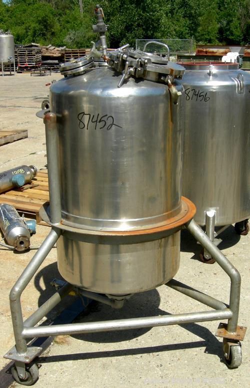 Used Groen Pressure Tank, 60 Gallon, 316 Stainless Steel, Vertical. 24" Diameter x 34" straight side, dish top and bottom. Internal rated 25 psi at 650 deg F. Openings: top (2) 2", 10" with a 4" sigh...