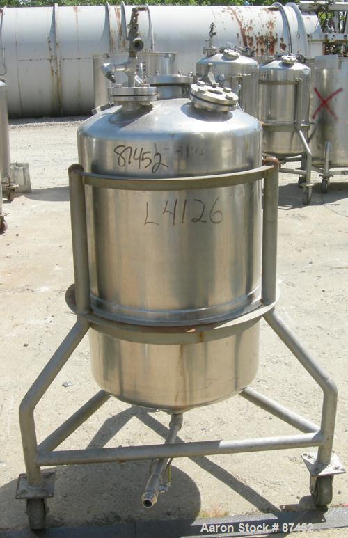 Used Groen Pressure Tank, 60 Gallon, 316 Stainless Steel, Vertical. 24" Diameter x 34" straight side, dish top and bottom. Internal rated 25 psi at 650 deg F. Openings: top (2) 2", 10" with a 4" sigh...