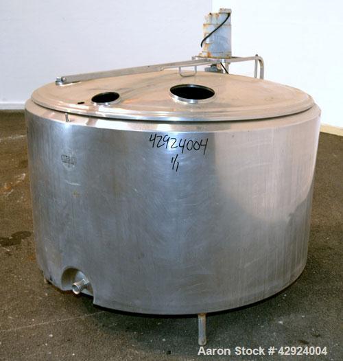 Used Groen Farm Milk Tank, 275 Gallon, Model RW3-275, 304 Stainless Steel, Vertical. Approximate 53’’ diameter x 29’’ straight side. Open top with a full 1 piece hinged cover, sloped bottom. Approxim...