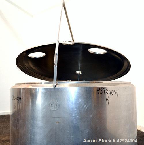 Used Groen Farm Milk Tank, 275 Gallon, Model RW3-275, 304 Stainless Steel, Vertical. Approximate 53’’ diameter x 29’’ straight side. Open top with a full 1 piece hinged cover, sloped bottom. Approxim...