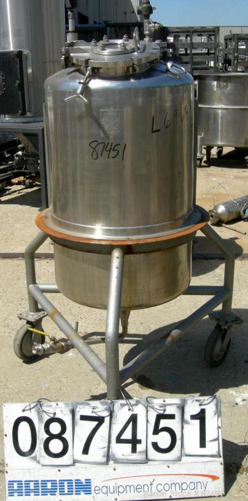 USED: Groen Pressure Tank, 60 gallon, 316 stainless steel, vertical. 24" diameter x 34" straight side, dish top and bottom. Internal rated 25 psi at 650 deg F. Openings: top (2) 2", 10" with a 4" sig...