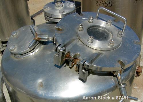 USED: Groen Pressure Tank, 60 gallon, 316 stainless steel, vertical. 24" diameter x 34" straight side, dish top and bottom. Internal rated 25 psi at 650 deg F. Openings: top (2) 2", 10" with a 4" sig...