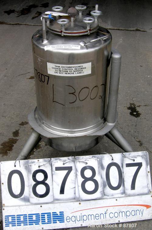 Used Groen Tank, 18 Gallon, 316 Stainless Steel, Vertical. 15-1/2" Diameter X 23" straight side, dish top and bottom. Openings: top (2) 3/8", 6" with cover; 3/8" center bottom outlet. Includes a carb...