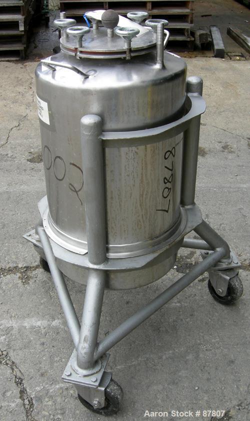 Used Groen Tank, 18 Gallon, 316 Stainless Steel, Vertical. 15-1/2" Diameter X 23" straight side, dish top and bottom. Openings: top (2) 3/8", 6" with cover; 3/8" center bottom outlet. Includes a carb...