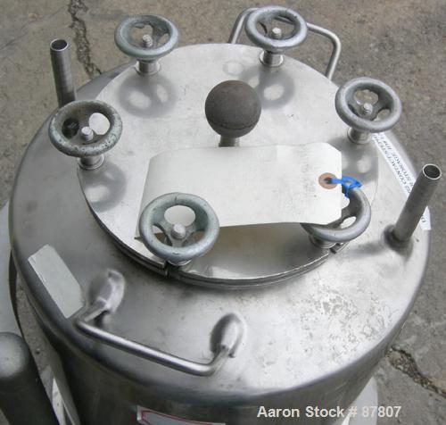 Used Groen Tank, 18 Gallon, 316 Stainless Steel, Vertical. 15-1/2" Diameter X 23" straight side, dish top and bottom. Openings: top (2) 3/8", 6" with cover; 3/8" center bottom outlet. Includes a carb...