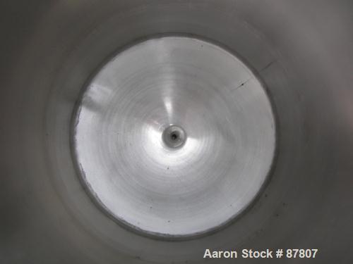 Used Groen Tank, 18 Gallon, 316 Stainless Steel, Vertical. 15-1/2" Diameter X 23" straight side, dish top and bottom. Openings: top (2) 3/8", 6" with cover; 3/8" center bottom outlet. Includes a carb...