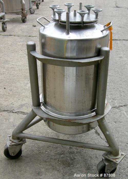 Used Groen Tank, 18 Gallon, 316 Stainless Steel, Vertical. 15-1/2" Diameter x 23" straight side, dish top and bottom. Openings: top (2) 3/8", 6" with cover; 3/8" center bottom outlet. Includes a carb...
