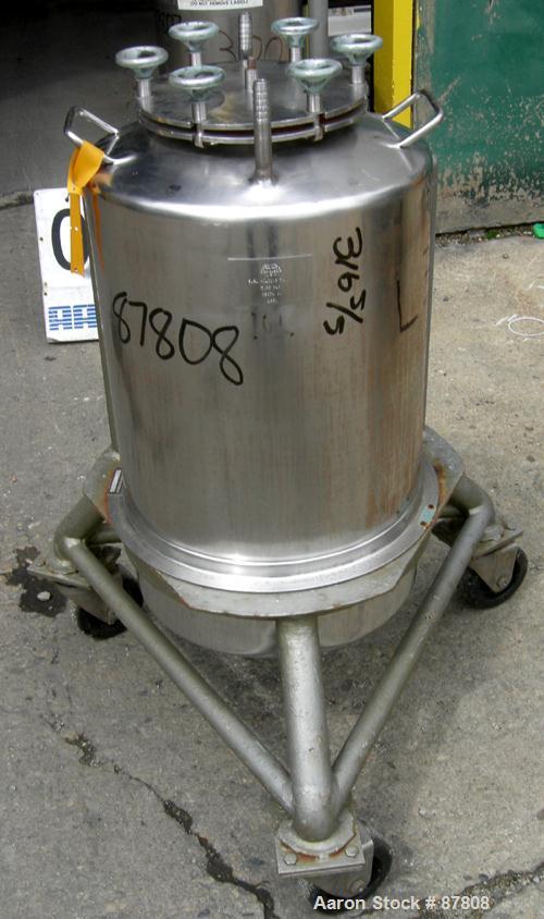 Used Groen Tank, 18 Gallon, 316 Stainless Steel, Vertical. 15-1/2" Diameter x 23" straight side, dish top and bottom. Openings: top (2) 3/8", 6" with cover; 3/8" center bottom outlet. Includes a carb...