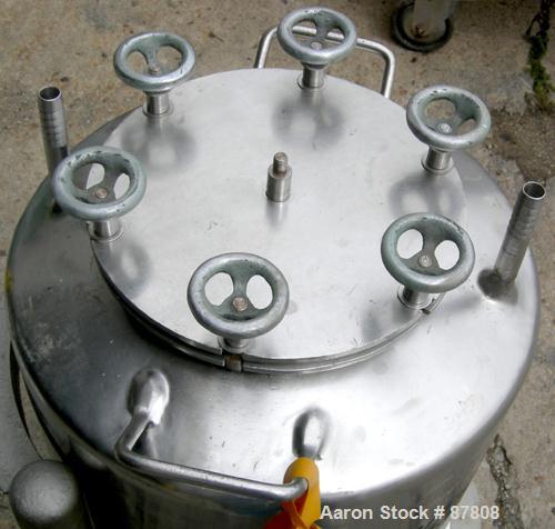Used Groen Tank, 18 Gallon, 316 Stainless Steel, Vertical. 15-1/2" Diameter x 23" straight side, dish top and bottom. Openings: top (2) 3/8", 6" with cover; 3/8" center bottom outlet. Includes a carb...