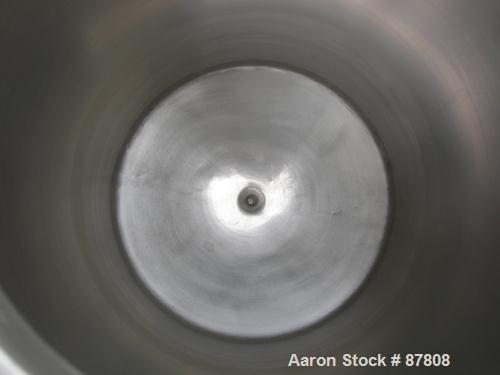 Used Groen Tank, 18 Gallon, 316 Stainless Steel, Vertical. 15-1/2" Diameter x 23" straight side, dish top and bottom. Openings: top (2) 3/8", 6" with cover; 3/8" center bottom outlet. Includes a carb...