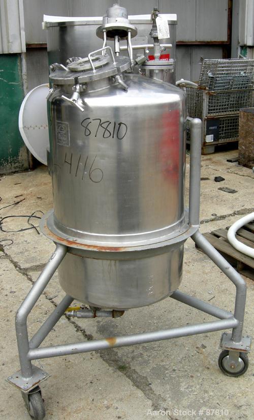 USED: Groen pressure tank, 60 gallon, 316 stainless steel, vertical. 24" diameter X 34" straight side, dish top and bottom. Internal rated 25 psi at 650 deg F. Off center top entering Lightnin air op...