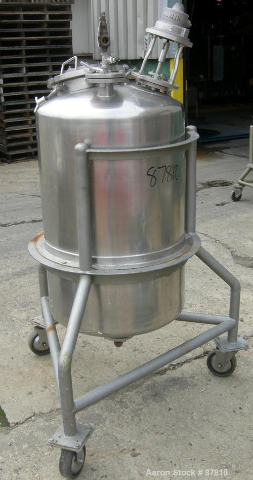 USED: Groen pressure tank, 60 gallon, 316 stainless steel, vertical. 24" diameter X 34" straight side, dish top and bottom. Internal rated 25 psi at 650 deg F. Off center top entering Lightnin air op...