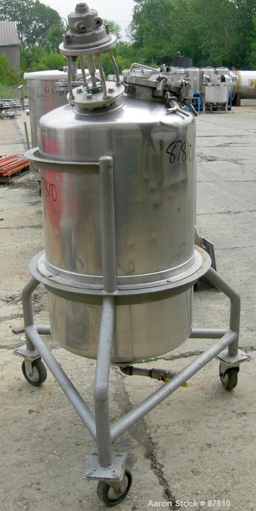 USED: Groen pressure tank, 60 gallon, 316 stainless steel, vertical. 24" diameter X 34" straight side, dish top and bottom. Internal rated 25 psi at 650 deg F. Off center top entering Lightnin air op...