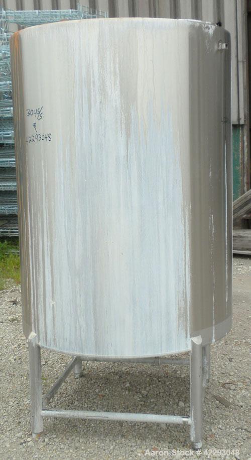Used Hartel Tank, 400 Gallon, 304 Stainless Steel, Vertical. 45'' Diameter x 60'' straight side. Flat top and bottom. Openings: top 1-1/2'' tri-clamp, 2'' tri-clamp, (2) 3-1/2'' threaded, (2) 3/4'' N...