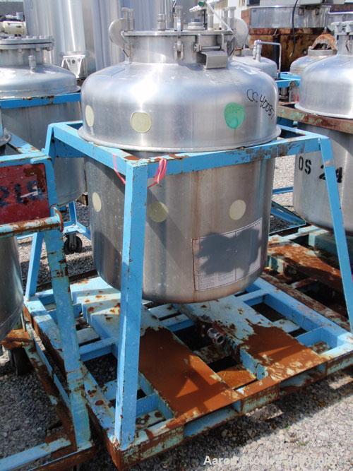 Used Javo N.V. Alkmaar Pressure Tank, 100 Gallon, Stainless Steel, Vertical. 30'' diameter x 30'' straight side, dished top and bottom. Internal rated 50 psi at 300 deg F. 15'' top manway with cover,...