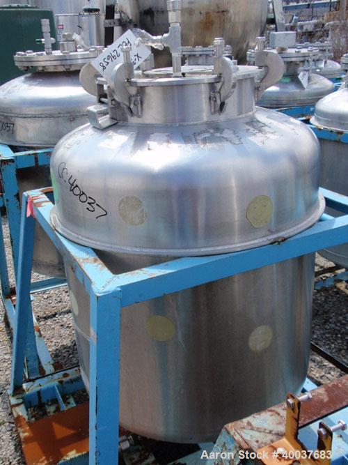 Used Javo N.V. Alkmaar Pressure Tank, 100 Gallon, Stainless Steel, Vertical. 30'' diameter x 30'' straight side, dished top and bottom. Internal rated 50 psi at 300 deg F. 15'' top manway with cover,...