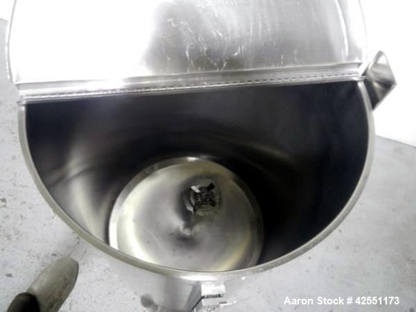 Used 1000 Liter Stainless Steel Lee tank, Model 1000LDBT